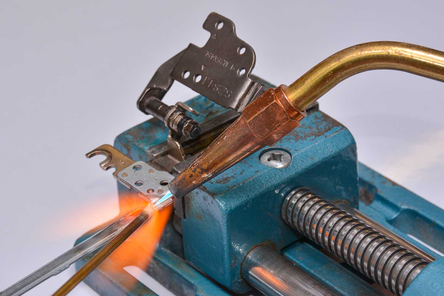 جوشکاری لولا لپ تاپ